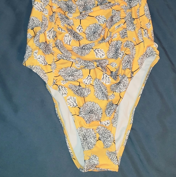 Brand New w Tags Cupshe Sunflower One Piece Sz L - Picture 2 of 4